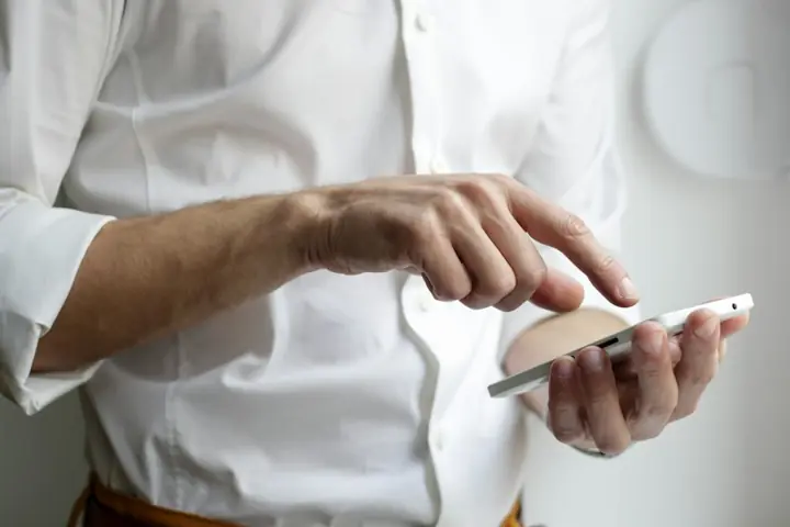 スマートフォンで登録するイメージ